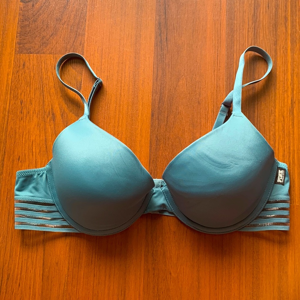 Wear Everywhere Push-up Victoria’s Secret PINK Bra. SiZe 34C.